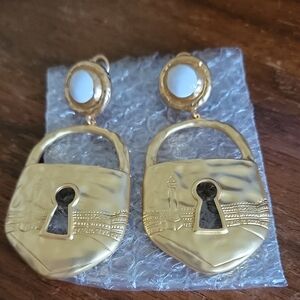 Elegant Gold and White Earrings
